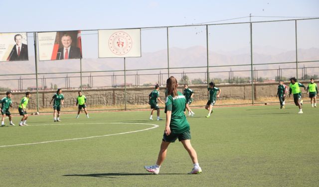Ankara'dan Yüksekova Spor'un kadın takımına gelen forvet Beyza: İyi ki burayı tercih etmişim