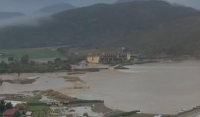 Gökçeada'da selin ardından ev ve iş yerlerine 2 gündür su verilemiyor