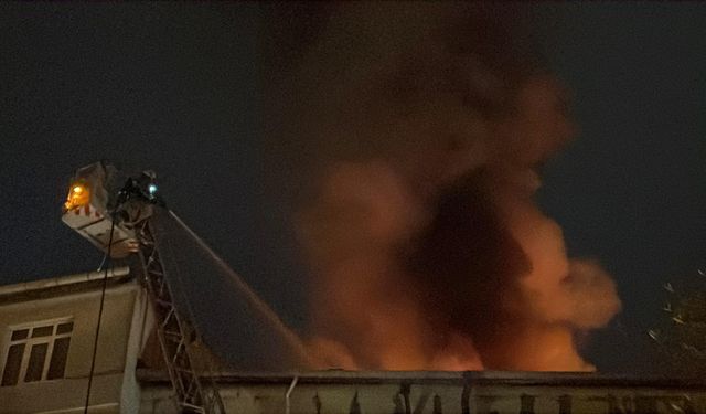 İstanbul - Beyoğlu'nda sevgilisinin iş yerine almadığı kadın binayı kundakladı