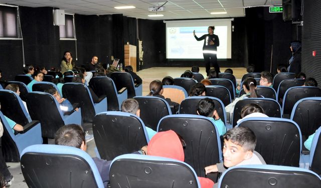 Kadın polislerden öğrencilere kişisel güvenlik ve çocuk hakları eğitimi