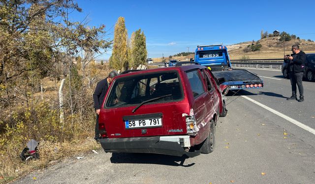 Otomobil bariyerlere çarptı: 1'i ağır, 2 yaralı