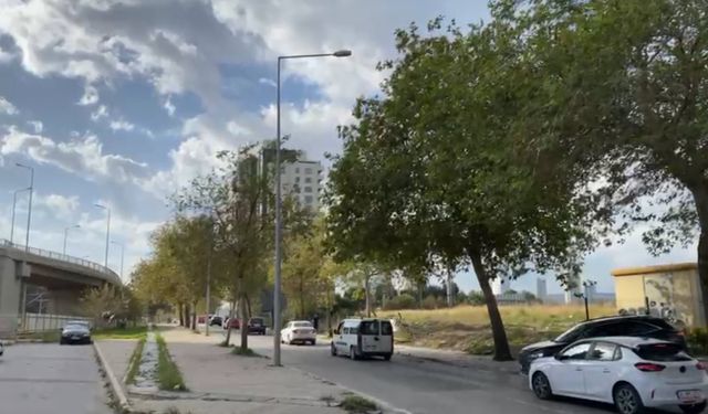 Sındırgı'da 6.1'lik depremde yıkılan ve hasar gören binalar havadan görüntülendi