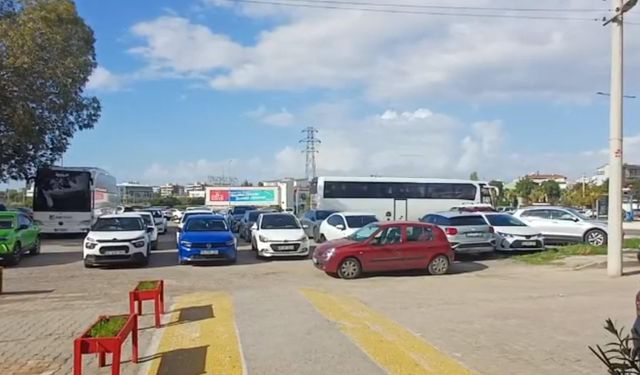 Sındırgı'da 6.1'lik depremde yıkılan ve hasar gören binalar havadan görüntülendi