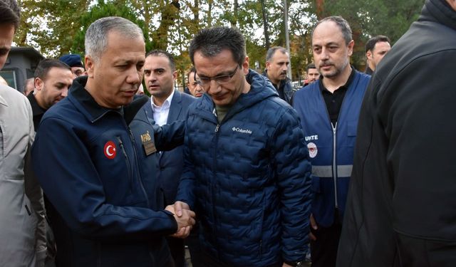 Sındırgı'da 6.1'lik depremde yıkılan ve hasar gören binalar havadan görüntülendi