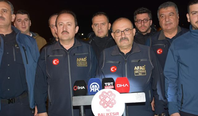 Sındırgı'da 6.1'lik yıkılan ve hasar gören binalar havadan görüntülendi (9)