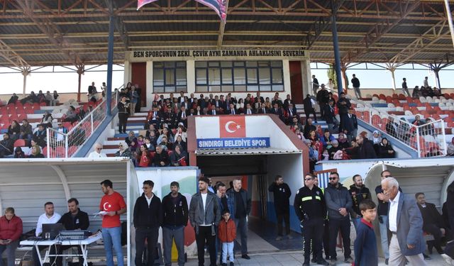 Sındırgı'da depremin ardından evlerine girmeye çekinenler, çadırlarda kalıyor