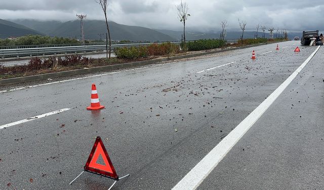 Su birikintisine giren otomobil takla attı: Kaza anı kamerada