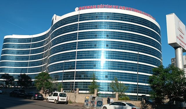 Tenis oynarken omzu çıkan hasta, özel plakla ameliyat edildi