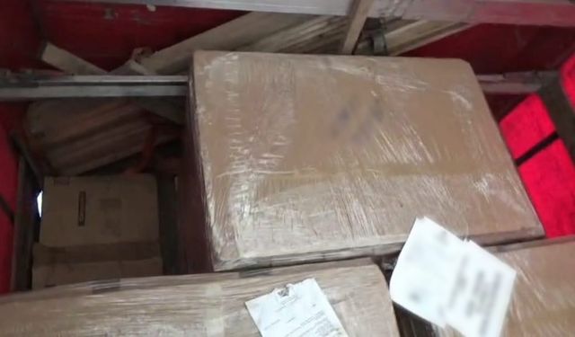 TIR'ın dorsesinde 8 kaçak göçmen yakalandı