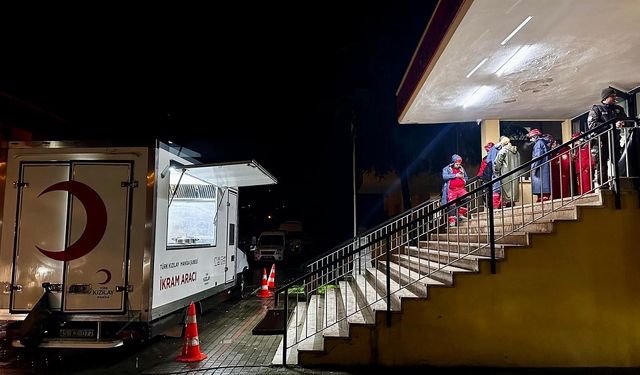 Türk Kızılay Sındırgı depremi sonrası harekete geçti