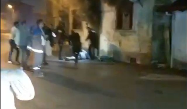 2 katlı ahşap evdeki yangında alevlerin arasından yaralı çıktı