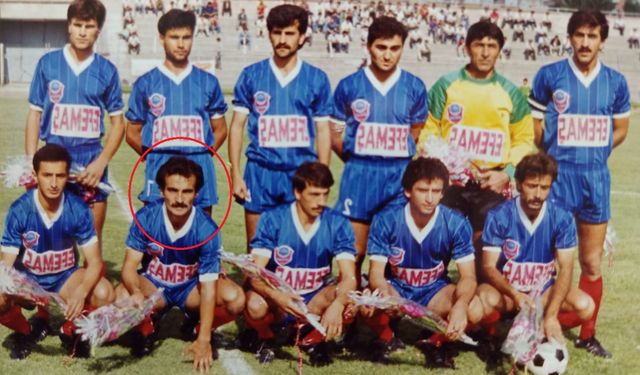 6 yıl profesyonel futbol oynadığı takımın maçlarına ev sahipliği yapan stadyumda köfte ekmek satıyor/Ek fotoğraflar