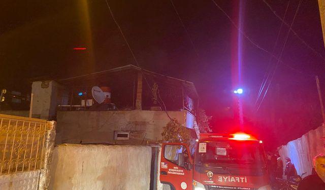 Alaşehir'de evinin yandığını görüp, baygınlık geçirdi