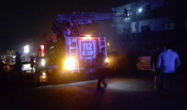 Apartmanın altındaki oto galeri yandı; binadan kaçmaya çalışan 2 kişi öldü, 14 kişi dumandan etkilendi