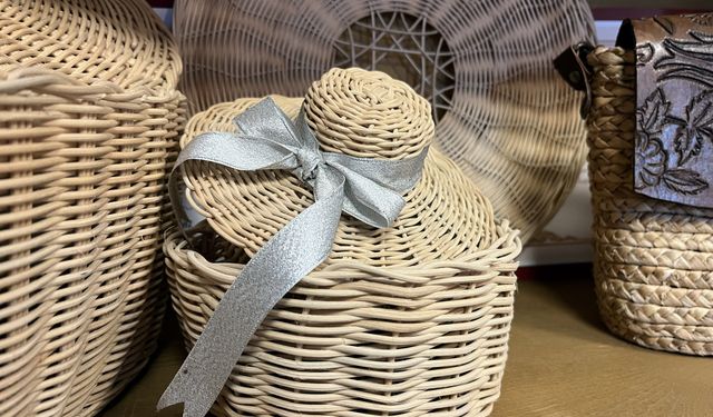 Babaannesinden gördüğü sepet örücülüğünde ustalaştı, kültürel miras taşıyıcısı oldu