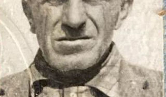 Babası için yaptığı çardak görünümlü mezarın aynısından vasiyet etti