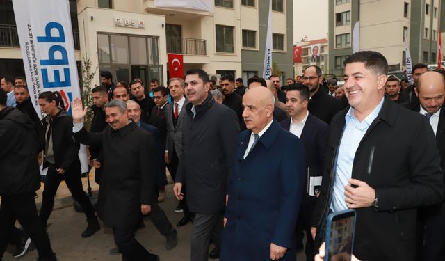 Bakan Kurum: Yolsuzluğa para buluyorlar ama deprem bölgesinde çakılı çivileri yok