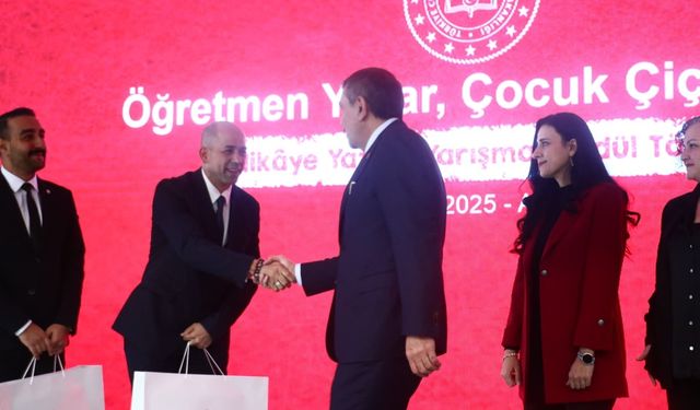 Bakan Tekin: Öğretmenlerimizin yazdığı hikayeleri 1 milyon baskı yapıp dağıtacağız