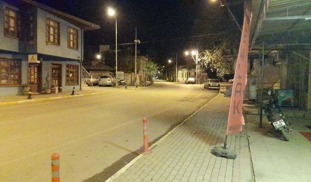 Balıkesir'in Sındırgı ilçesi 10 dakika arayla iki depremle sallandı