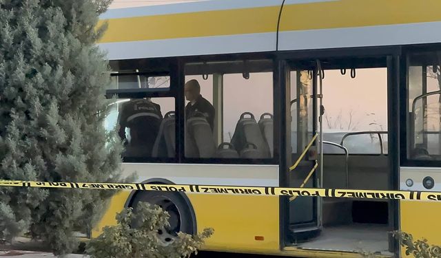 Belediye otobüsünde, eşinin gözü önünde bıçaklanan genç öldü