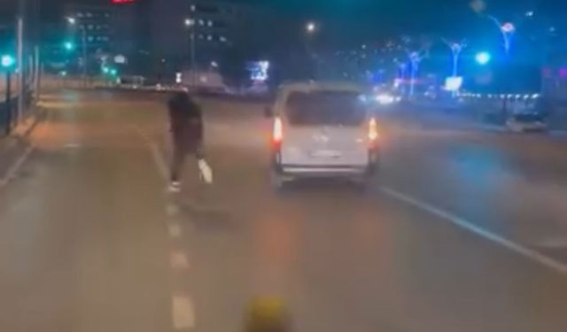 Bursa'da 'yol verme' kavgası; sürücünün aracına baltayla saldırdı