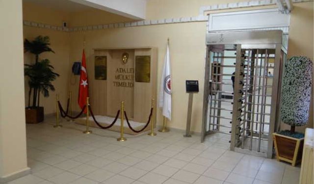 Cezaevinde açık görüşte 4 yaşındaki kızını öldüresiye dövdü