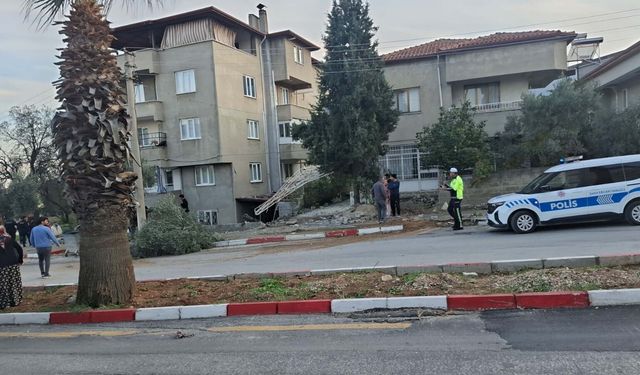 Denizli'de kamyonet evin bahçesine uçtu; 1 ölü, 3 yaralı