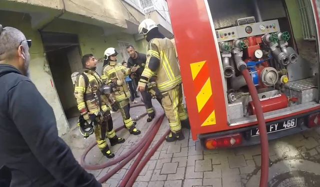 Diyarbakır'da apartman yangını: 13 kişi dumandan etkilendi (2)