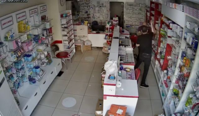 Eczacı teknisyeni öncesinde kendisini darbeden kişinin babasını tartaklamış