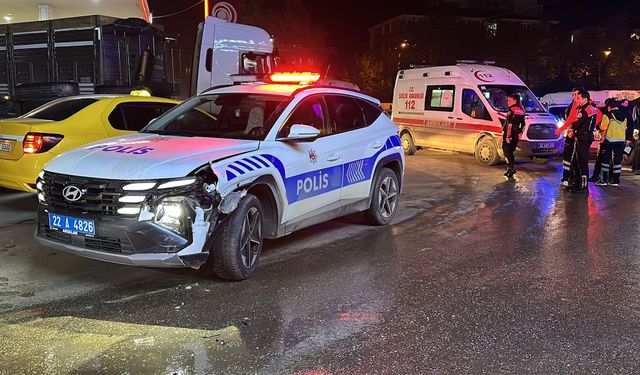 Edirne'de ‘dur' ihtarına uymayan motosikletli, polis aracına çarptı: 2 yaralı