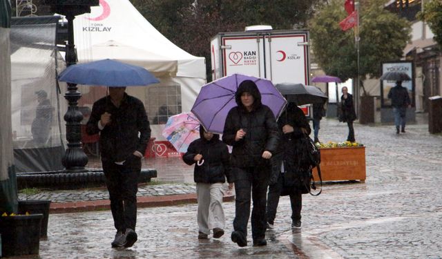 Edirne'de sağanak etkili oluyor