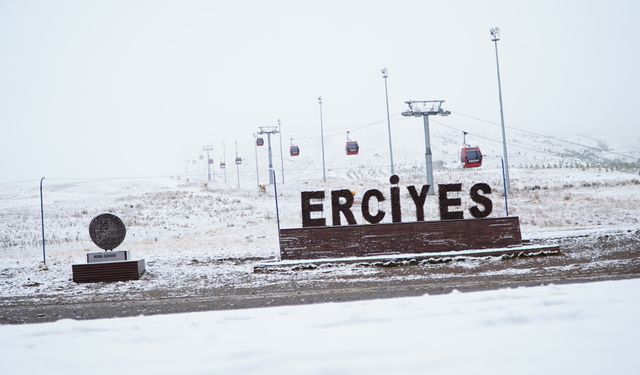 Erciyes Dağı'na kar yağdı