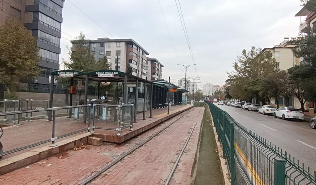 Gaziantep'te seyir halindeki tramvaya yıldırım düştü