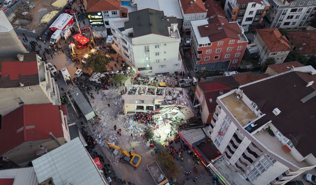 Gebze'de çöken binanın enkazından sağ kurtarılan Dilara, taburcu oldu