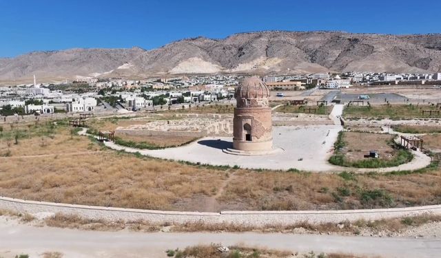 Hasankeyf'te 552 yıllık Zeynel Bey Türbesi, turistlerin uğrak noktalarından biri oldu / Ek fotoğraflar