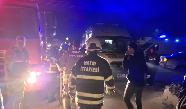 Hatay'da iki otomobil çarpıştı: 4 yaralı