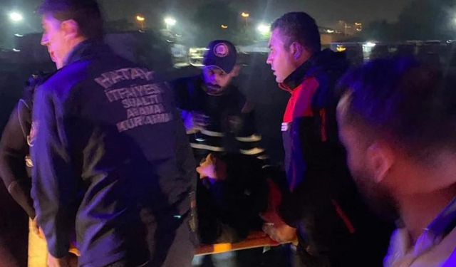 Hatay'da kaçak göçmenleri taşıyan otomobil Asi Nehri'ne devrildi: 9 yaralı