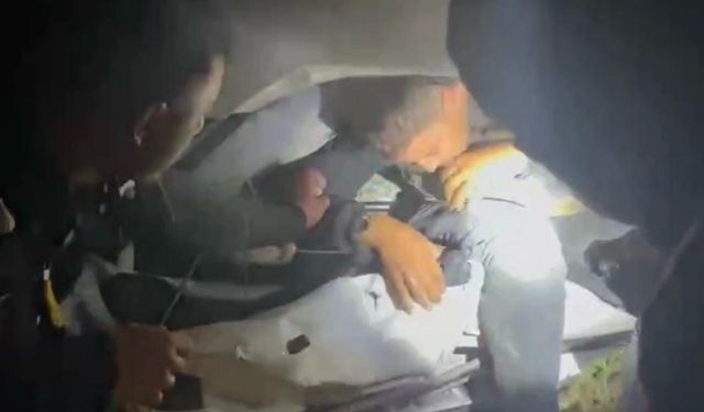 Hatay'da polisten kaçarken kazaya yapan otomobilde 9 kaçak göçmen yakalandı