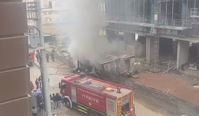 İnşaatın önündeki konteyner yandı