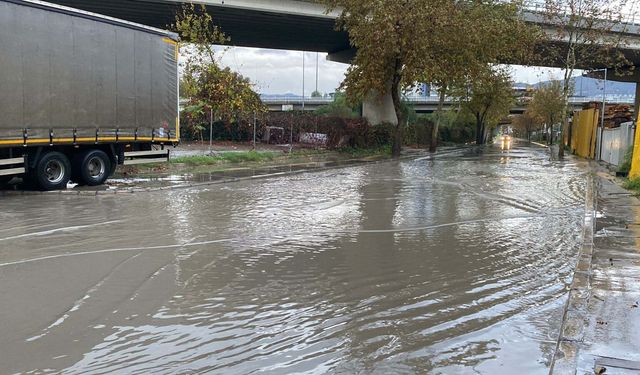 İzmir'de sağanak etkili oldu