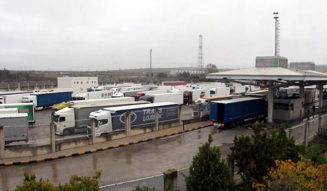 Kapıkule'de 1 saatte 96 TIR geçişiyle rekor kırıldı