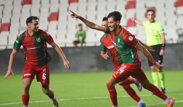 Karşıyaka ile Denizli İdmanyurdu zirve yarışında