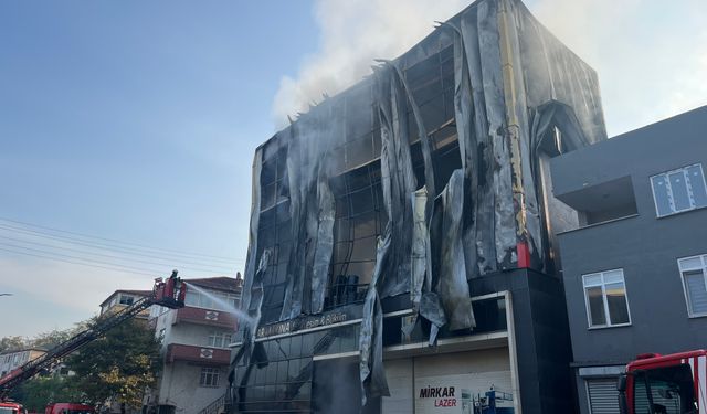 Kocaeli'de depo yangını