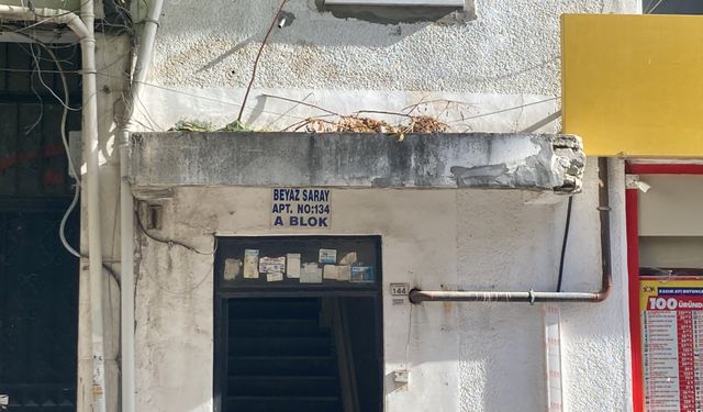 Kocaeli'de kolonlarında çatlak belirlenen 5 katlı bina mühürlendi