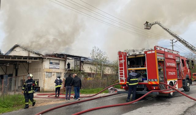 Kocaeli'de üretim tesisinde yangın