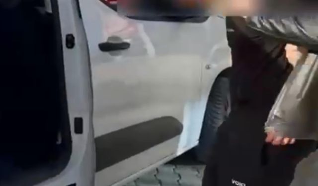 Kur'an'ı Kerim ve Türk bayrağı yakmaya çalışan şüpheli gözaltında