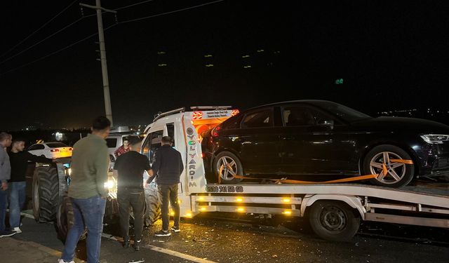 Manisa'da traktör ile çekici çarpıştı: 4 yaralı
