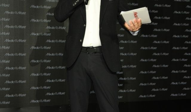 MediaMarkt'ın ‘Rengarenk Şahane Cuma'sını Ezgi Mola ve Berk Keklik başlattı