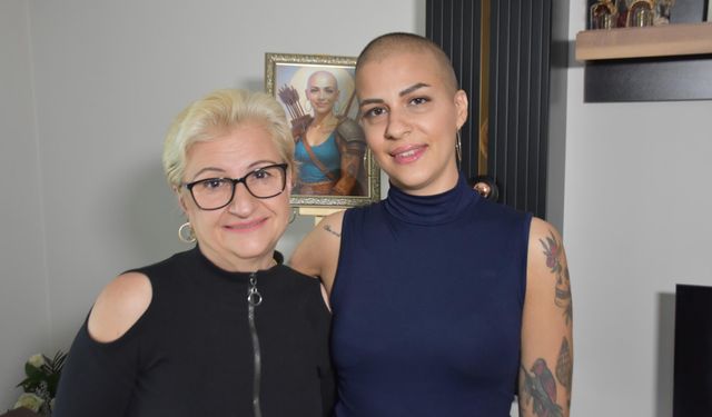 Meme kanseriyle mücadele eden anne-kız sanatla moral buluyor