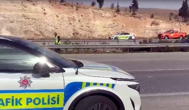 Otomobil bariyerlere çarptı: 1 ölü, 2'si ağır 4 yaralı